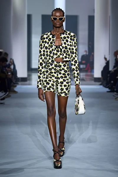 Look 7